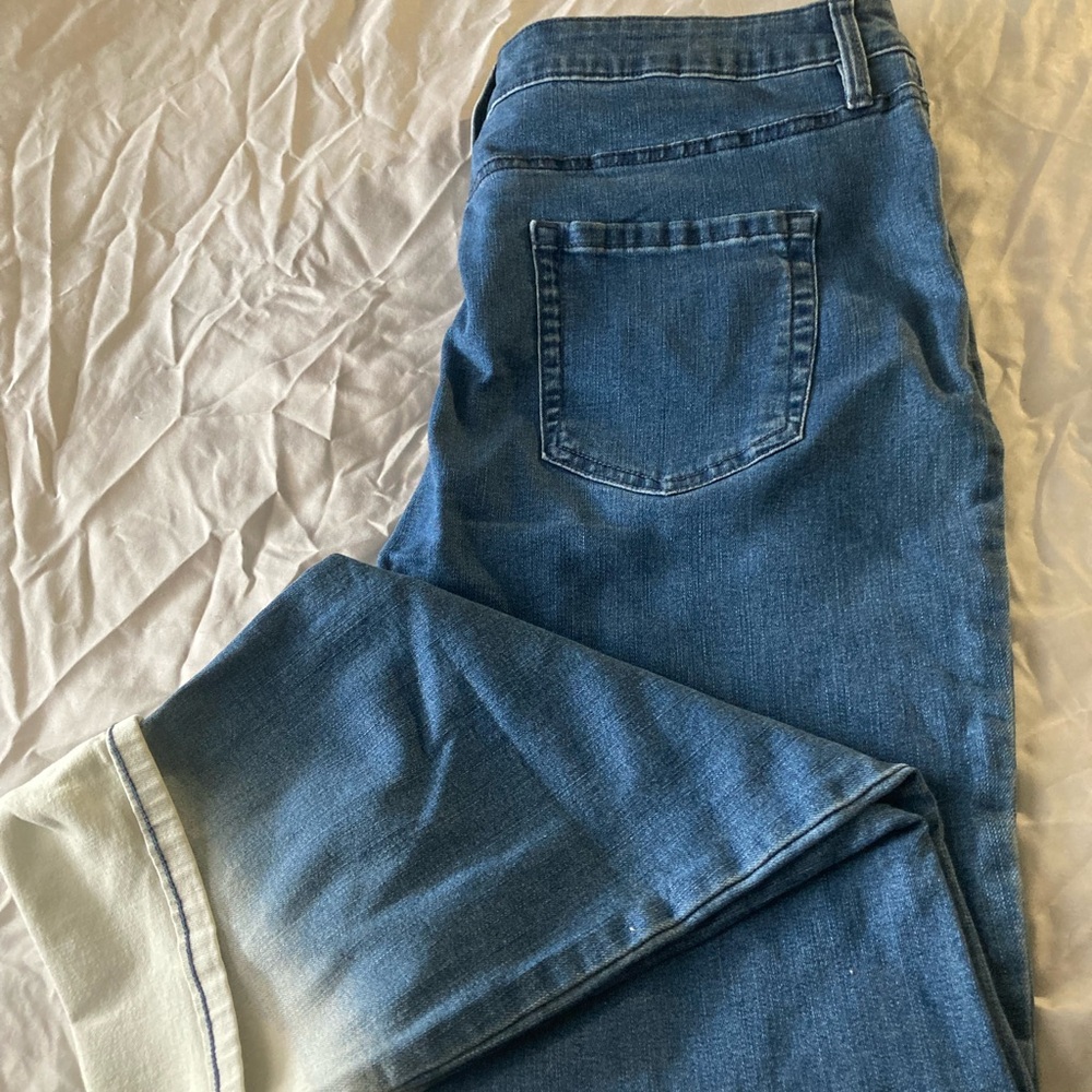Stylish Blue Women's Jeans - Picture 2 of 4